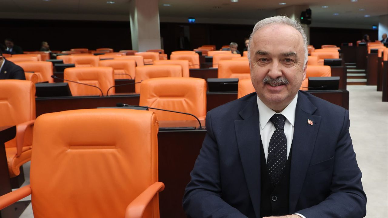 Milletvekili Temür’den Futbol Sahası, Yarı Olimpik Yüzme Havuzu Müjdesi