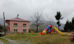 Görele Belediyesi Dikmen Köyün’de Çocuk Parkı’nı Yeniledi