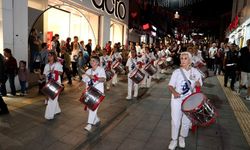 Bilgi Yurdu Kadınlar Bandosu Tarihi Günde Sahneye Çıktı