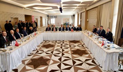 Vali Serdengeçti ve Başkan Köse Gümüşhane’de DOKA toplantısına Katıldı