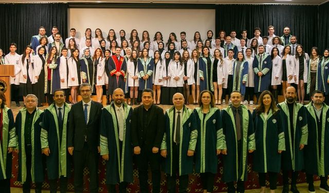 GRÜ Diş Hekimliği Fakültesinde Önlük Giyme Töreni Düzenlendi