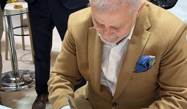 Osman Öztürk TÜYAP’ta Okurlarıyla Buluştu