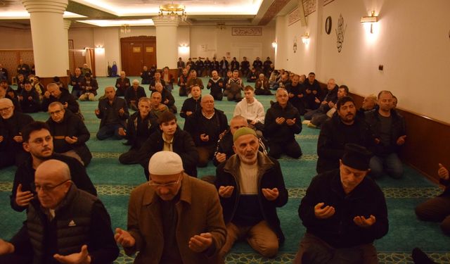 Regaib Gecesi Dualarla İdrak Edildi