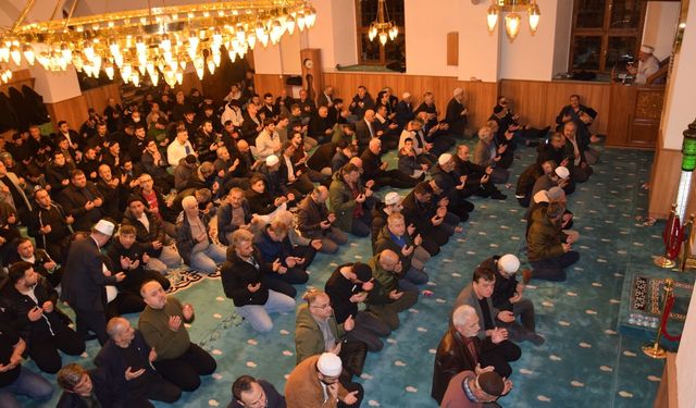 Mübarek Berat Gecesi Giresun'da Dualarla İdrak Edildi