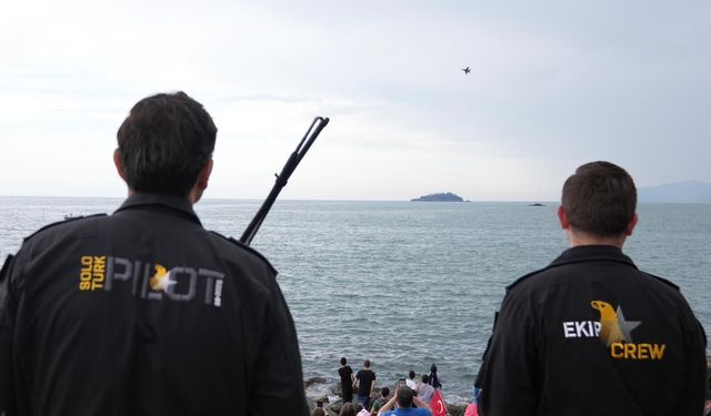 Solotürk Gösterileri Giresun Semalarında Nefes Kesti