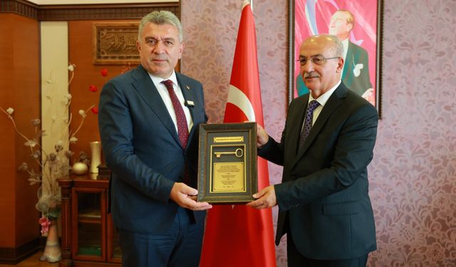 Başkan Sıbıç, Rektör Can'a Fakülte ninYeni Anahtarını Verdi