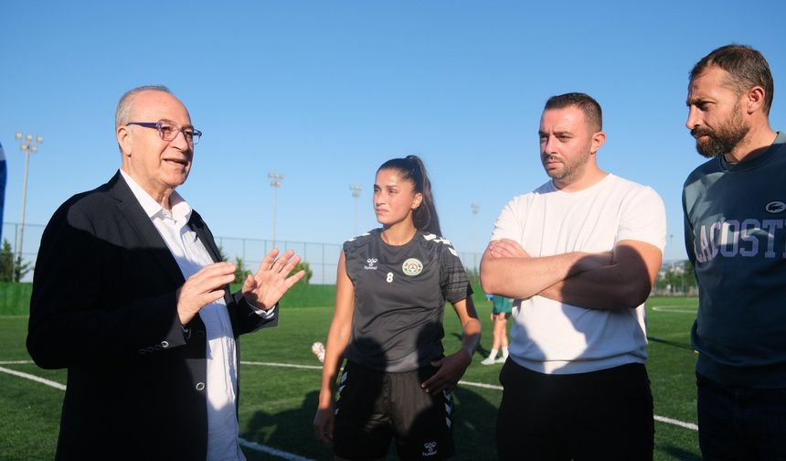 Gazeteci Haldun Domaç’tan Kadın Futbol Takımı’na Destek Ziyareti