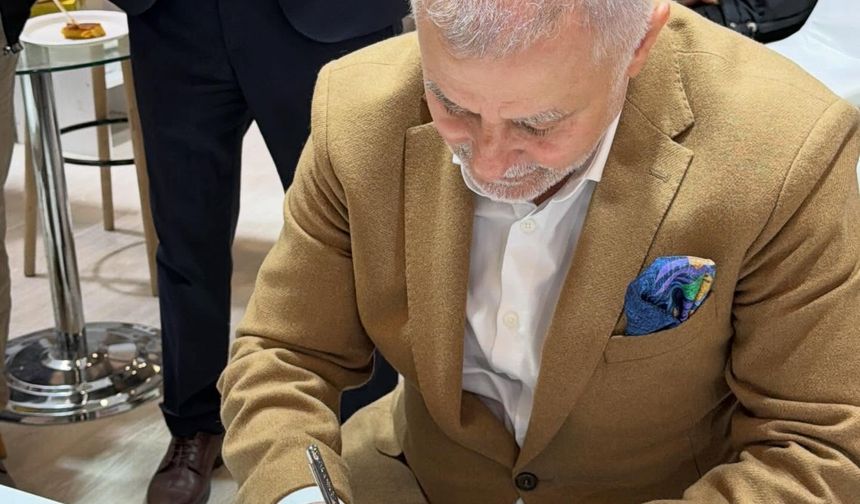 Osman Öztürk TÜYAP’ta Okurlarıyla Buluştu