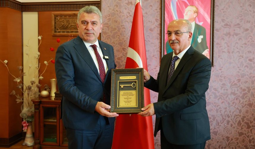 Başkan Sıbıç, Rektör Can'a Fakülte ninYeni Anahtarını Verdi