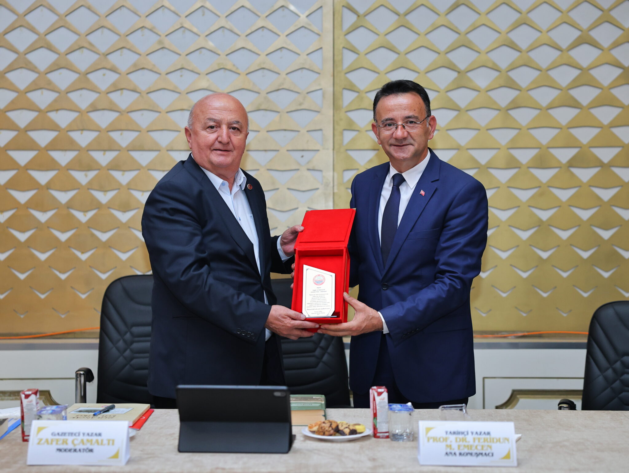 1 X8 A7285 2048X1538