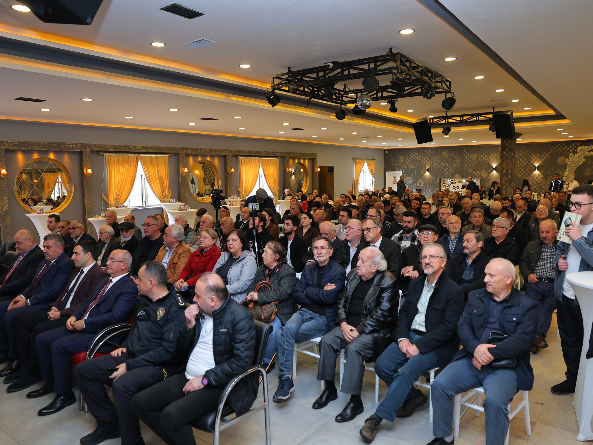 573321432 10163775096733901 2401148852411264070 N