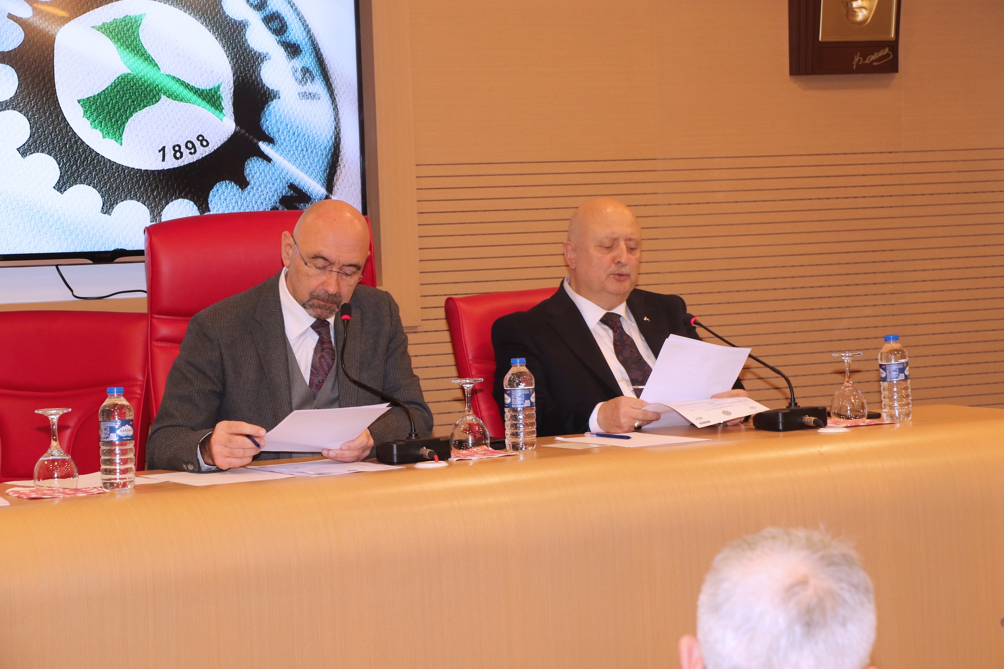 605775806 813333544404554 9000645233438372768 N